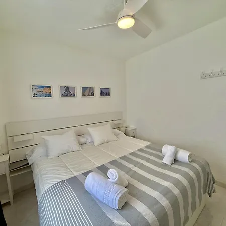 Apartamento Forcat - Apartamento con jardín y piscina. *