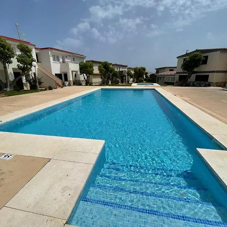 Bajo Con Jardín Y Piscina - Forcat. Apartamento